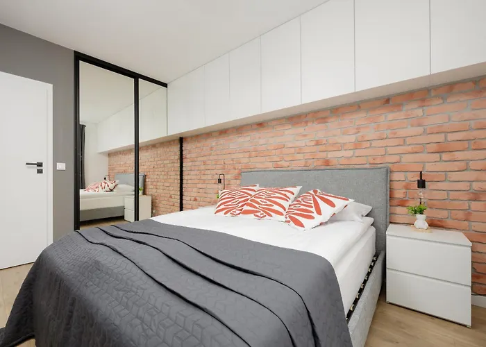 Industrial Apartment With Parking Fort Wola By Noclegi Renters